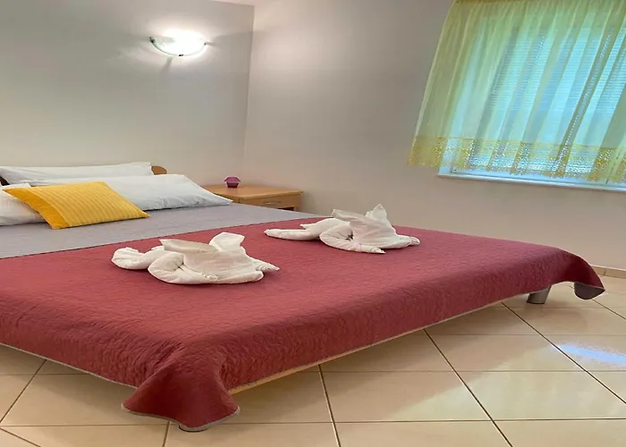 Tiho & Jelena- One Bedroom With Balcony And Sea View Maestral Blace