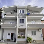 Tiho & Jelena- One Bedroom With Balcony And Sea View Maestral Blace