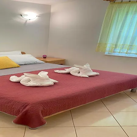 Tiho & Jelena- One Bedroom With Balcony And Sea View Maestral Blace