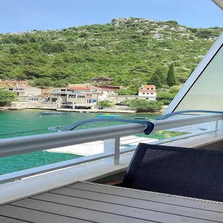 Tiho & Jelena- One Bedroom With Balcony And Sea View Maestral Apartment