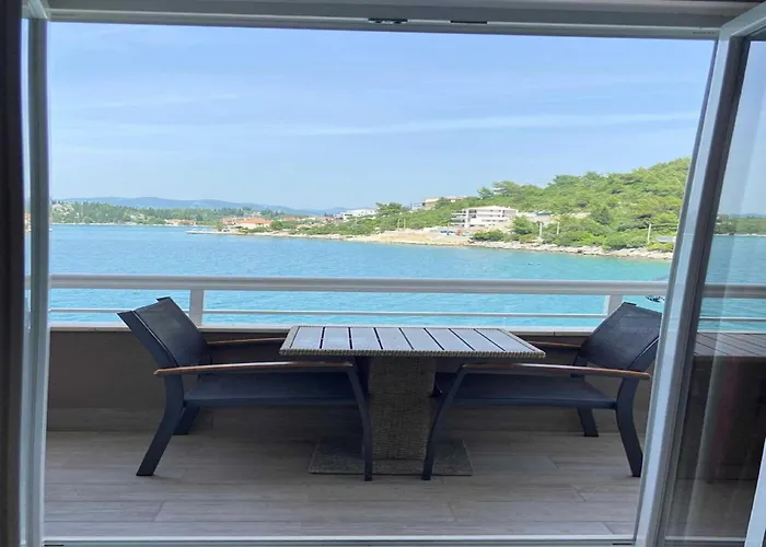 Tiho & Jelena- One Bedroom With Balcony And Sea View Maestral דירה