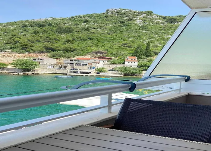 Tiho & Jelena- One Bedroom With Balcony And Sea View Maestral 公寓