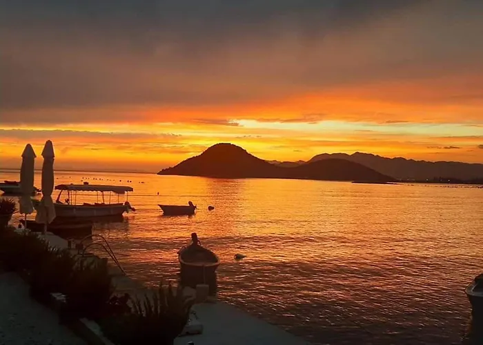 Tiho & Jelena- One Bedroom With Balcony And Sea View Maestral